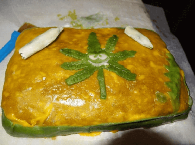 narodeninova torta s marihuanou