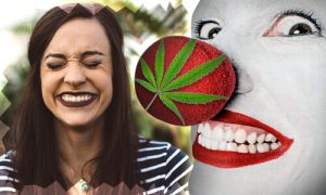 smejuca sa zena vedla klauna s cervenym nosom na ktorom je obrazok marihuanoveho listu