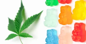 Konopné gumené cukríky - gumené medvedíky rôznych farieb a konopný list