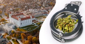 Fotografia Bratislavského hradu z vtáčej perspektívy a policajné putá so sušenou rastlinou konope
